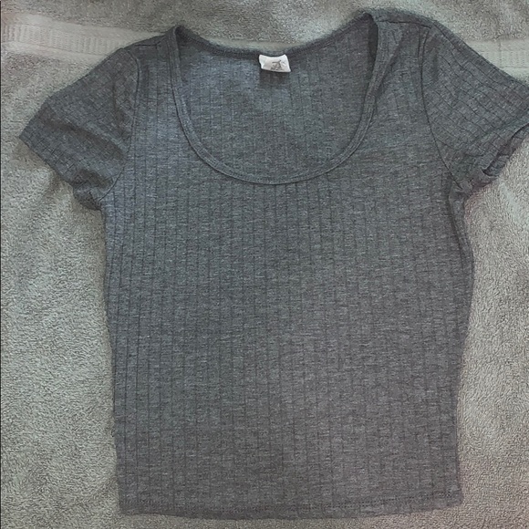 2 shirts/crop tops - Picture 1 of 2